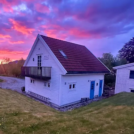 Lägenhet Bekkethun - Cozy Loft Retreat On Historic Grounds In