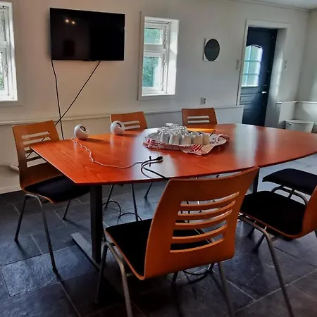 Bekkethun - Cozy Loft Retreat On Historic Grounds In Lägenhet