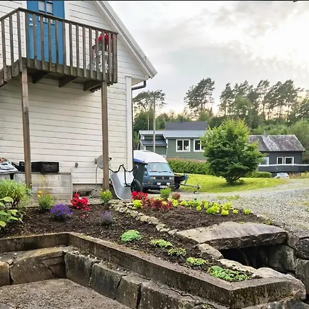 Bekkethun - Cozy Loft Retreat On Historic Grounds In Lägenhet *